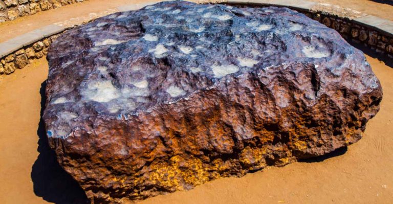 Man Keeps Rock For Years, Hoping It’s Gold. It Turned Out to Be Far More Valuable - Featured image