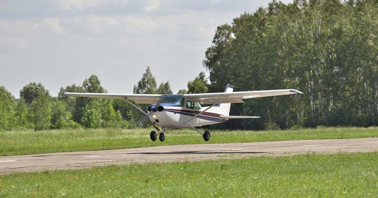 Passenger With No Flying Experience Safely Lands Plane After Pilot Becomes Too Ill To Fly - Featured image