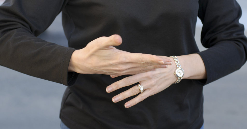 Primary School Teacher Scraps French Class to Teach Children Sign Language - Featured image