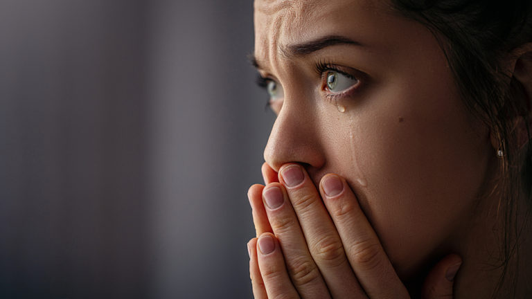 Never say these things to someone who is grieving – and what to say instead - Featured image