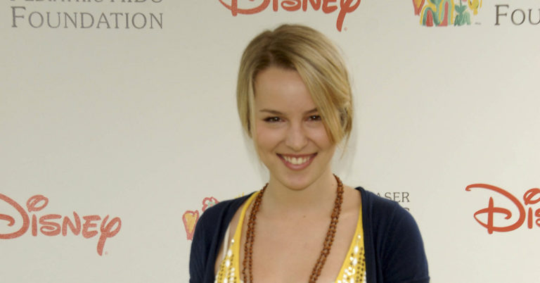 Disney Child Star Becomes CEO Of Space Start-Up and Adopts A 4-Year-Old Boy - Featured image