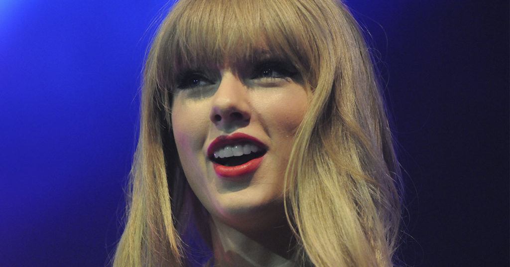 Body Language Expert Breaks Down Taylor Swift’s ‘Peculiar Behavior’ At Super Bowl - Featured image