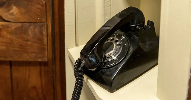 The Reason Some Houses Have Small Shelves Built Into Hallways - Featured image