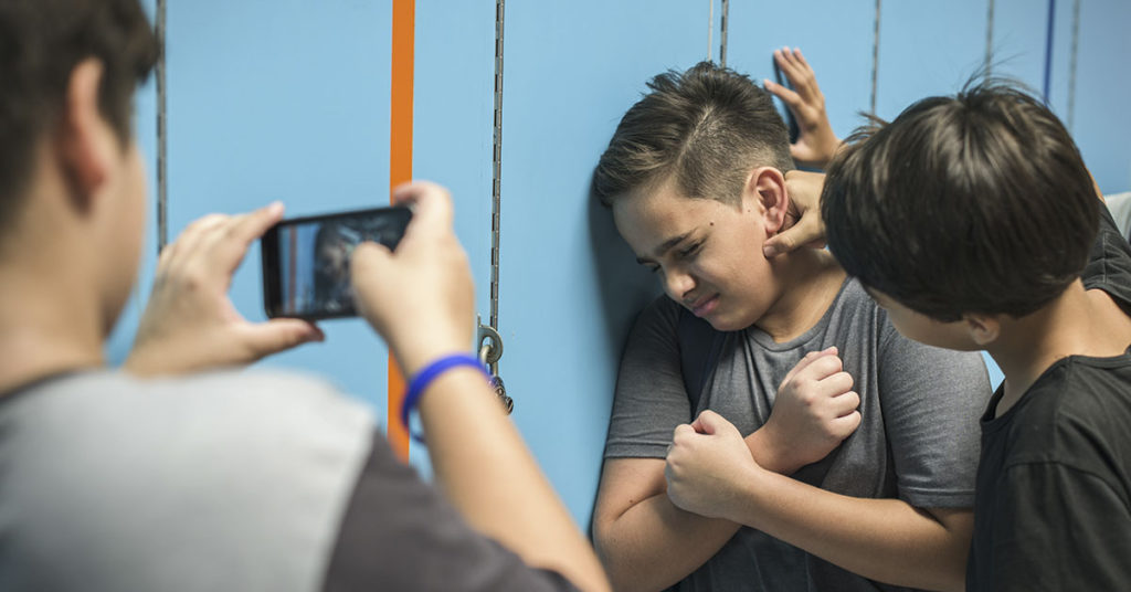 Mom’s Controversial Advice to Her Kids About Bullies Ignites Heated Debate - Featured image