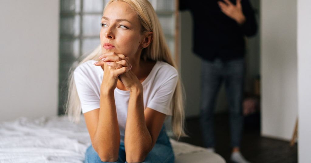 9 Red Flags Thar Are a Sign You Should Reevaluate Your Relationship - Featured image