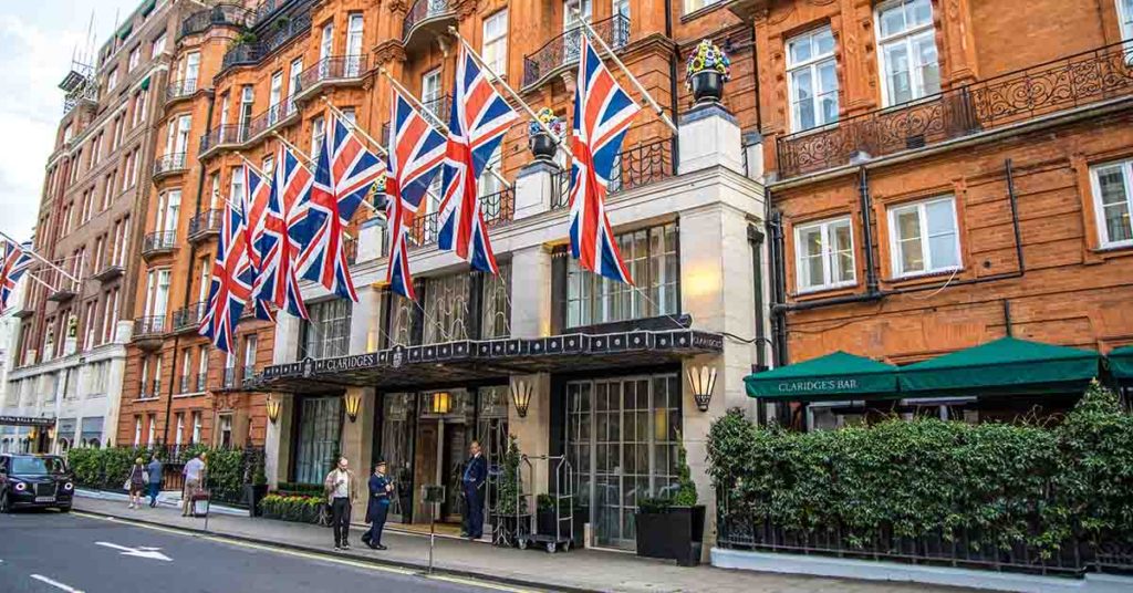 Jessica Alves Puts on a Revealing Display in Low-Cut Cocktail Dress While Out at London’s Mayfair - Featured image