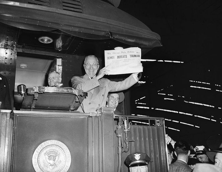Dewey proudly proclaiming his victory over Truman