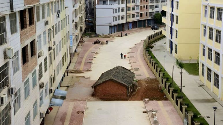 A nail house in China stopping construction.