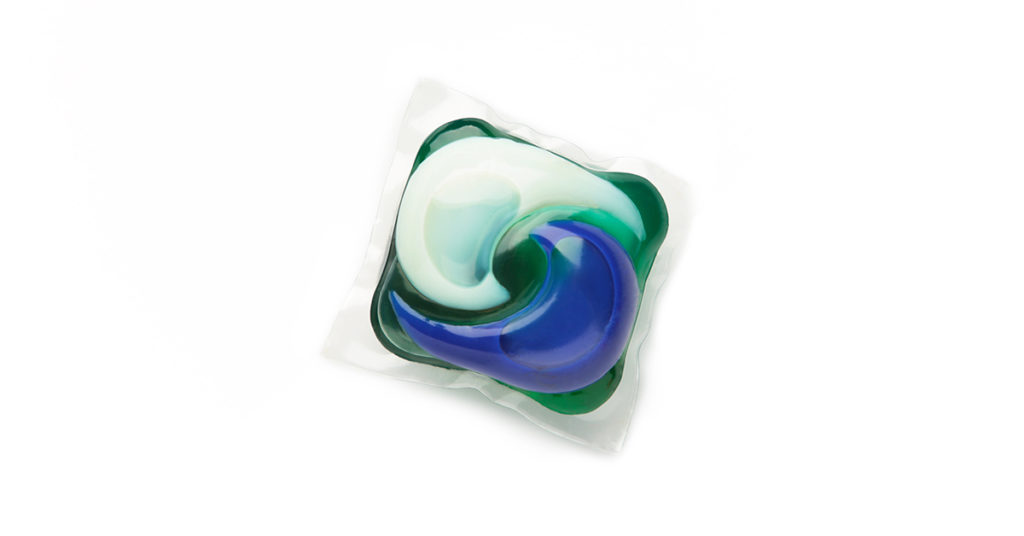 Women Spent $2 On Necklace That Resembled a Tide Pod, But It Turned Out to be Worth Thousands - Featured image