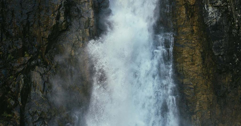 Hiker Spots Secret Behind Famous Waterfall in China - Featured image