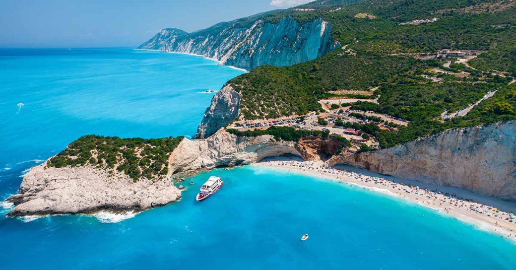 The 10 Clearest Water Beaches in the World - Featured image