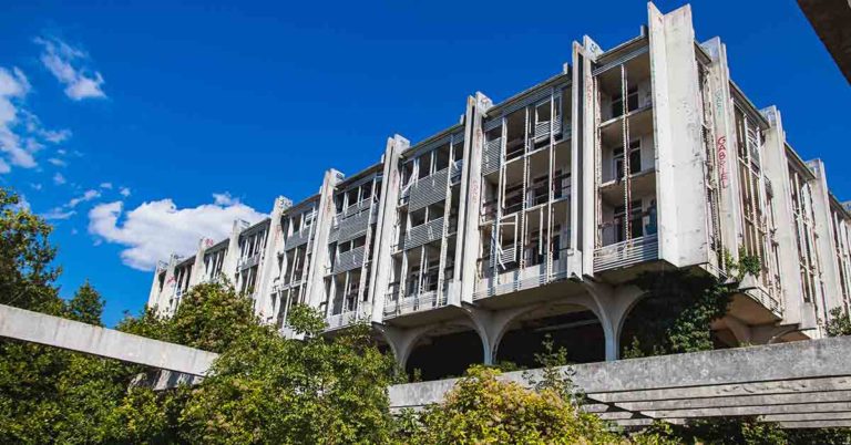 17 Beautiful, Abandoned Places Around the World - Featured image