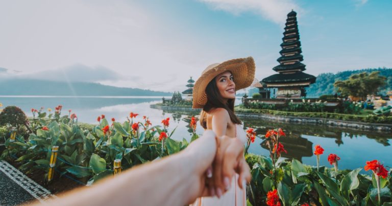 15 former Americans explain how different life is in other countries after leaving the US - Featured image