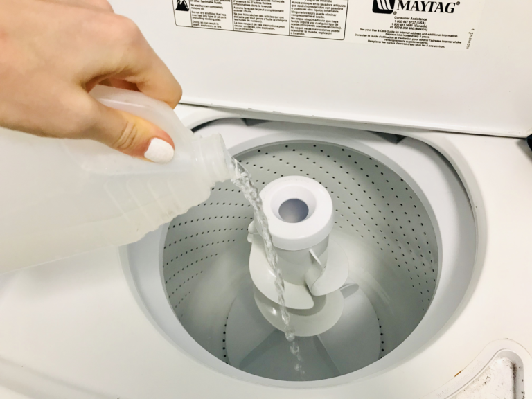 Surprising Uses For Vinegar You Definitely Want to Know About - Featured image