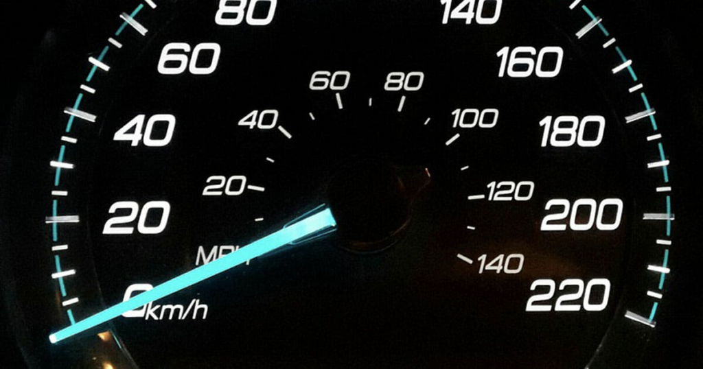 This simple trick prevents the police from ever giving you a speeding ticket again - Featured image