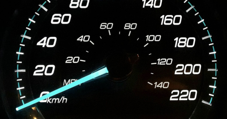 This simple trick prevents the police from ever giving you a speeding ticket again - Featured image