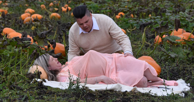 This Is The Most Terrifying Maternity Photo Shoot We’ve Ever Seen (WARNING: Some Images Might Be Too Brutal) - Featured image