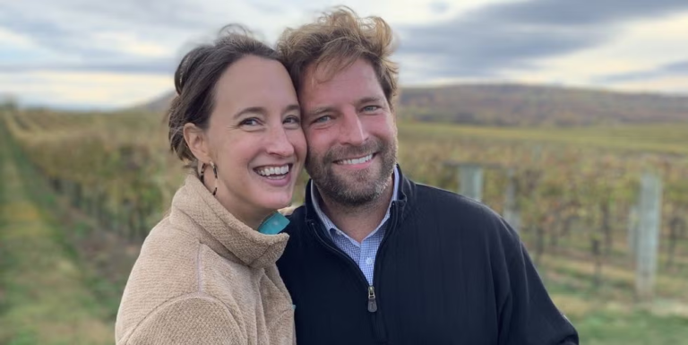 “Living apart together” (LAT) is the new trend that might save your relationship - Featured image