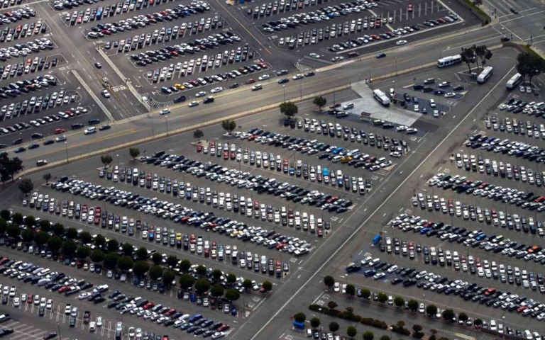 Here’s Why You Should Never Park at the Airport - Featured image