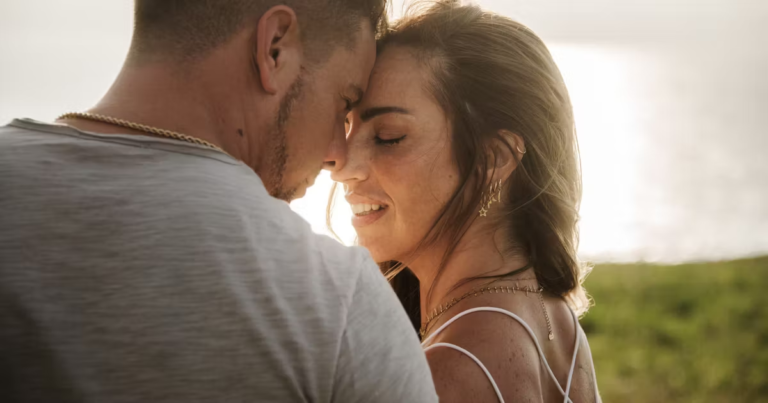 20 Creepy Habits Untrustworthy People Have In Common - Featured image