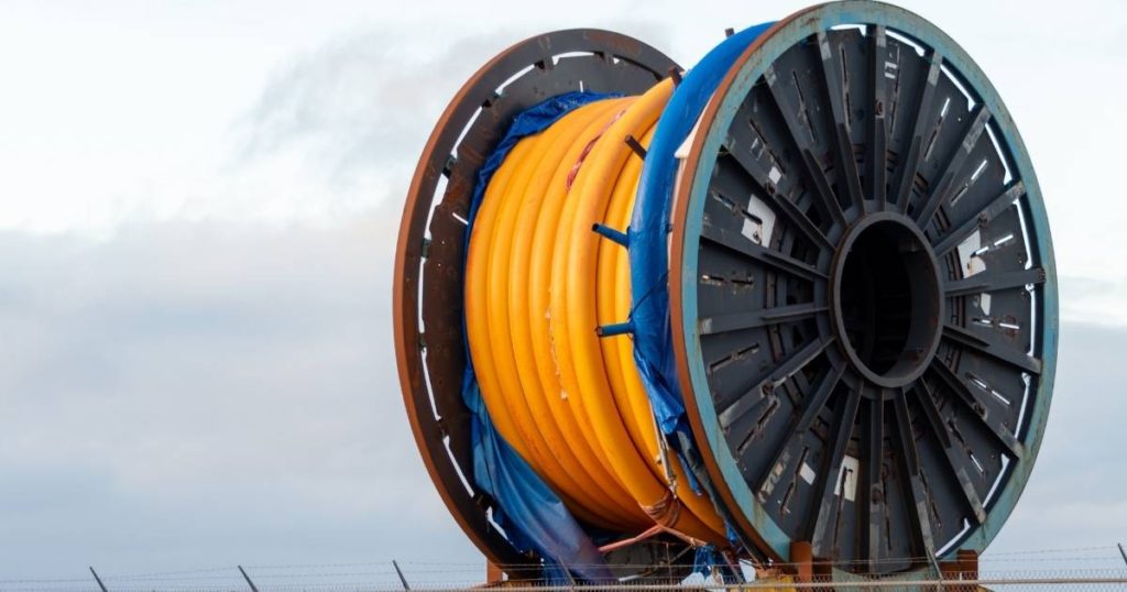 The Deep Sea ‘Lifeline’ That Keeps the Internet Connected - Featured image