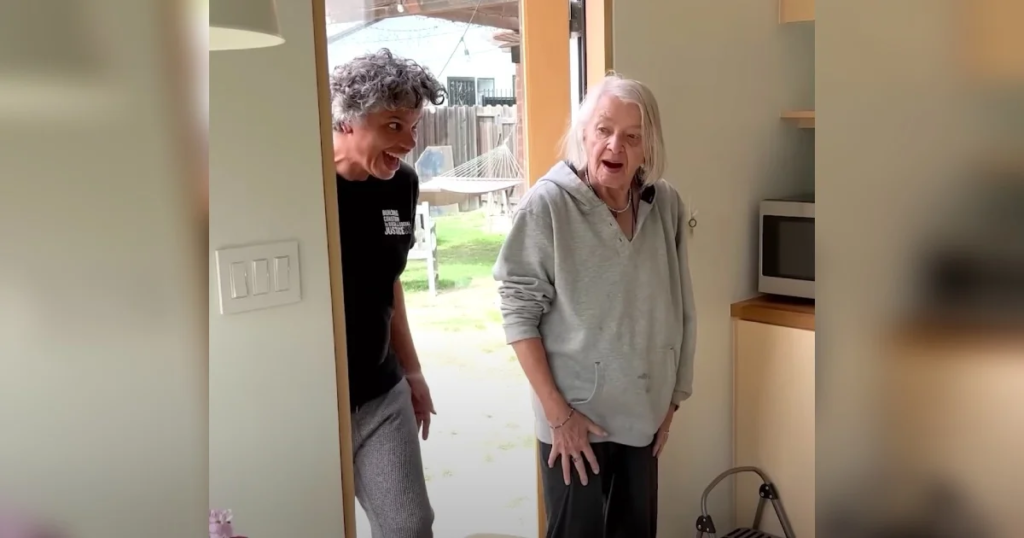 Daughter turns old garage into the coziest home for elderly mom - Featured image