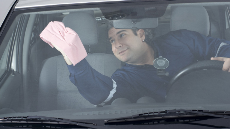 How to Keep Your Car Windshield Crystal Clear - Featured image