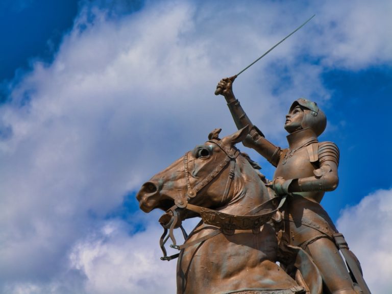 11 Legendary Women Warriors Who Defied History - Featured image