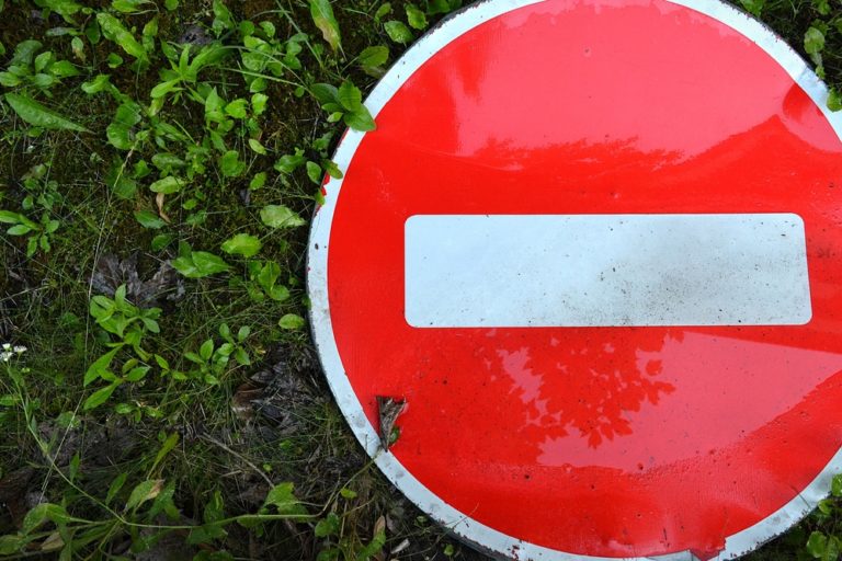 10 Traffic Rules You’re Probably Breaking Without Realizing - Featured image