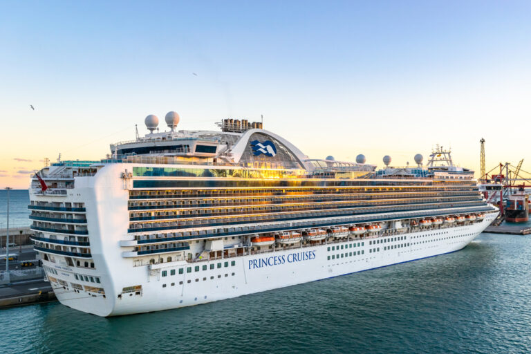 Rough Waters Injure Dozens on Cruise Ship Voyage - Featured image