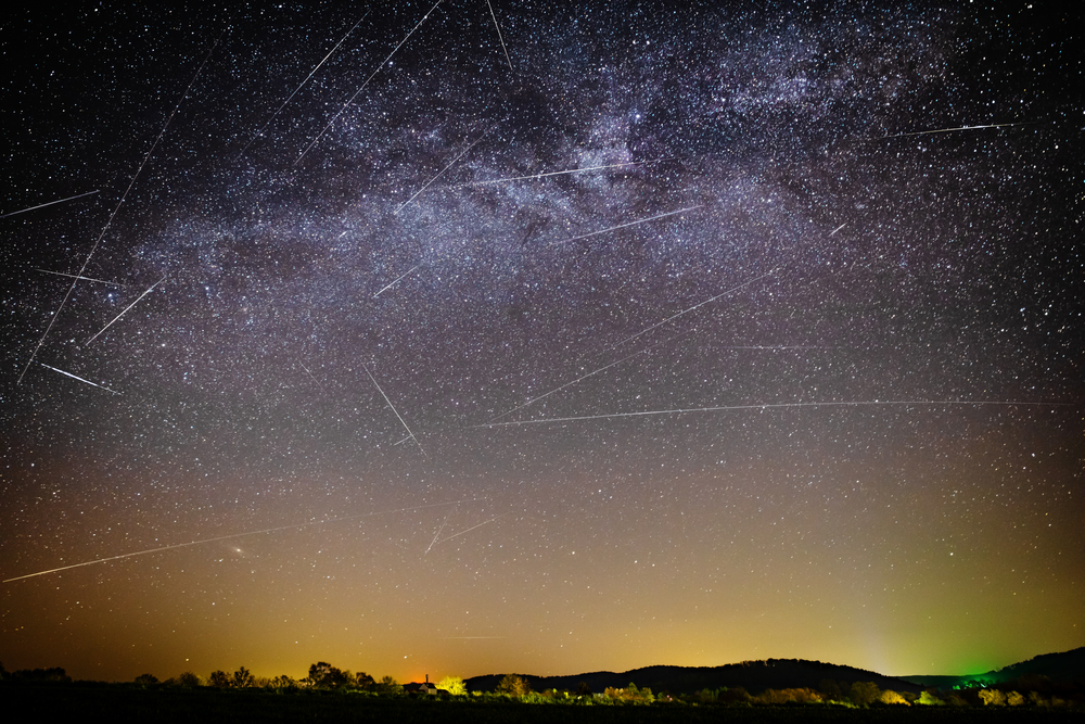 Falling stars during the April Lyrids 2020 (April 23rd). Composing of falling stars during a period of 2 hours and one 15 sec. exposure for the stars.
