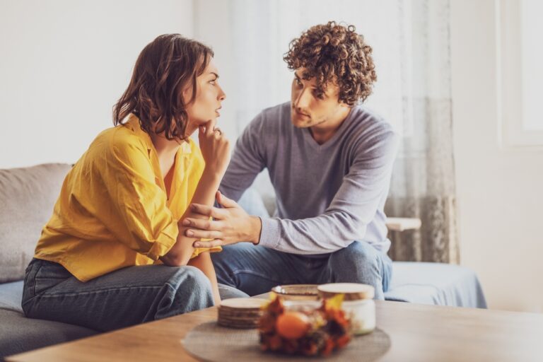 8+ terrible relationship advice men should definitely ignore - Featured image