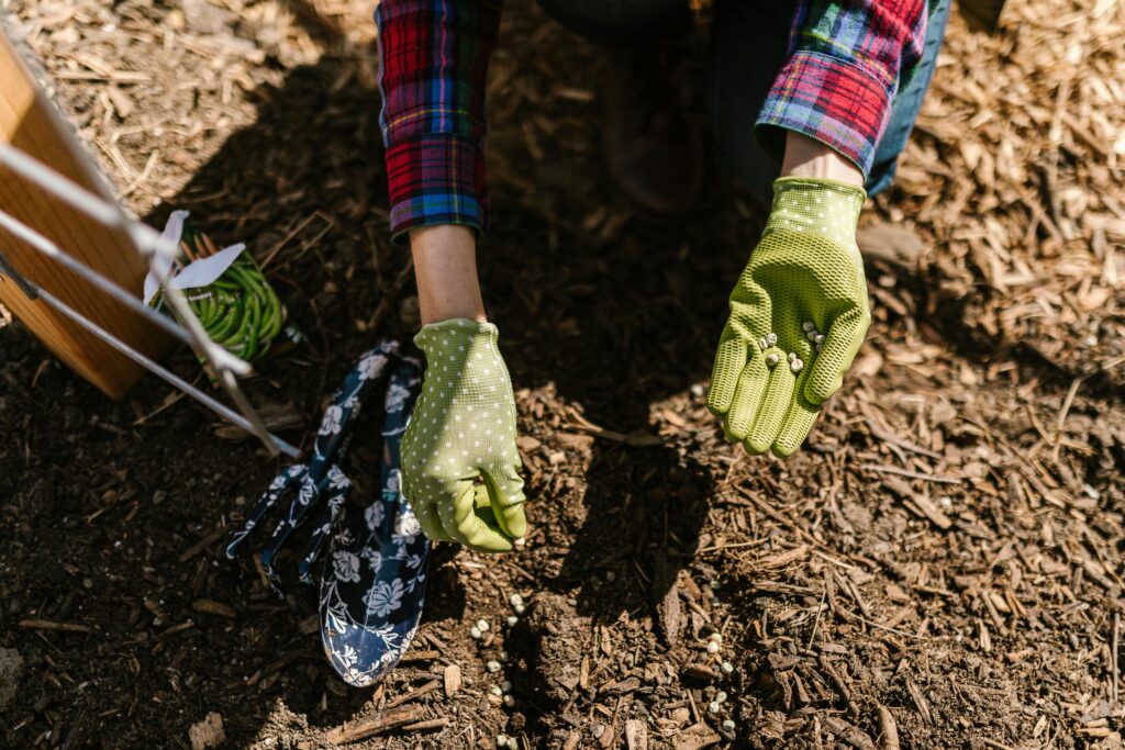 woman with green gloves