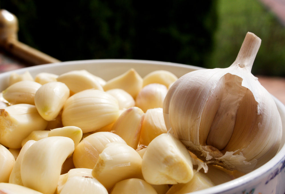 garlic. cloves of garlic. peeled garlic cloves