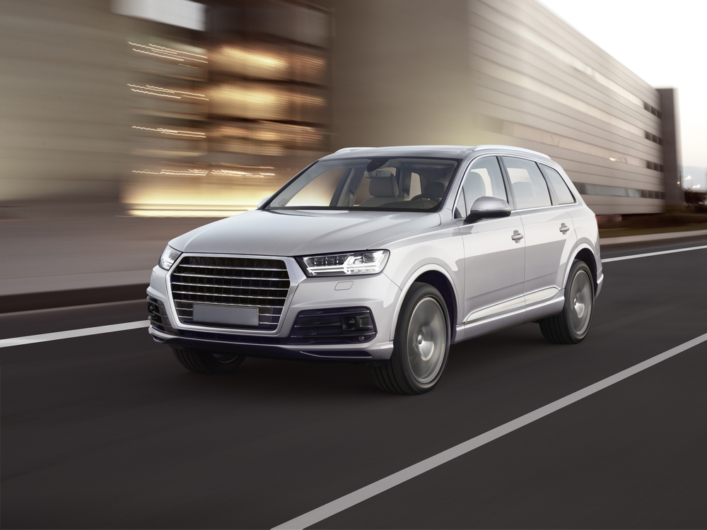 Luxuries Car in City, Wallpaper