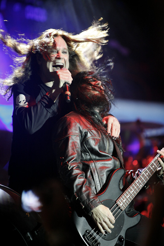 Osbourne performing with bassist Rob Nicholson in April 2013