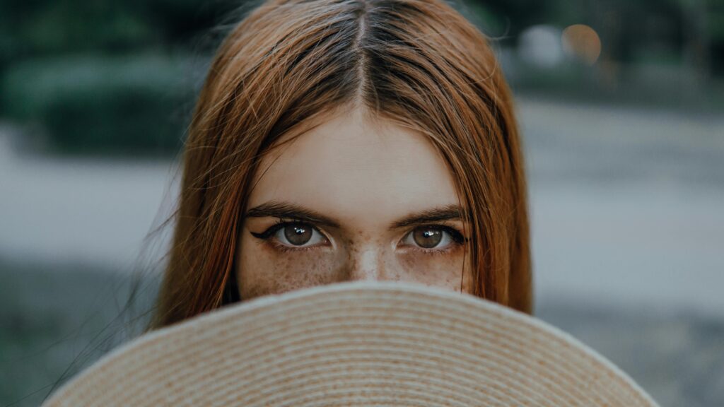 close up image of womans eyes