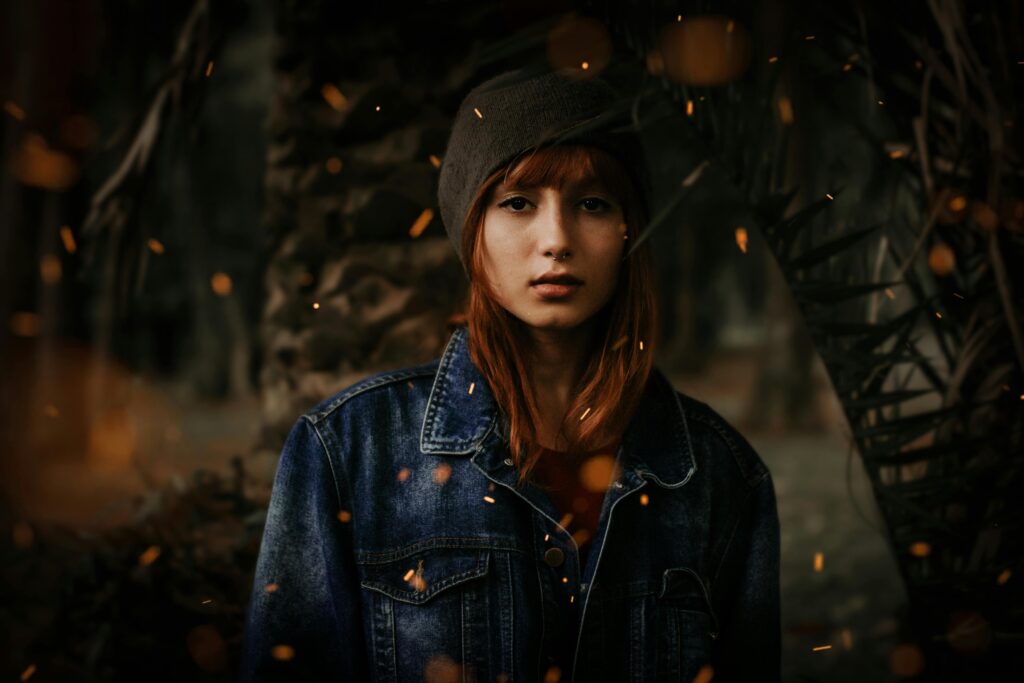 woman wit beanie