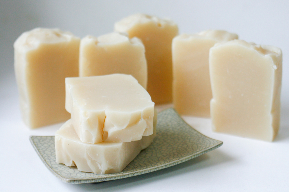 Olive Oil Soap Suitable for people with skin problems. Nourishes the skin soft and moist.
