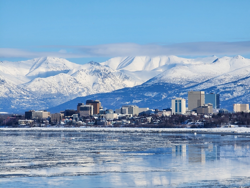 Snow town Anchorage, Alaska, the United States of America is one of many people's dream to visit due to its scenery, culture, culinary.