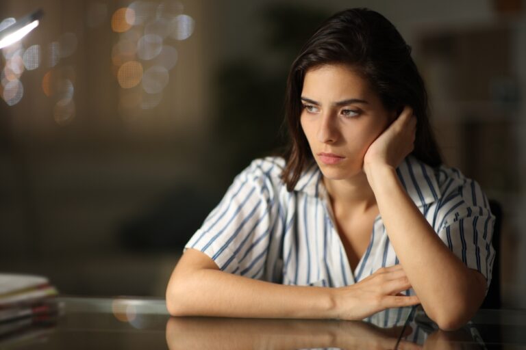 10 Traits People Who Received Very Little Affection Growing Up Develop As Adults - Featured image