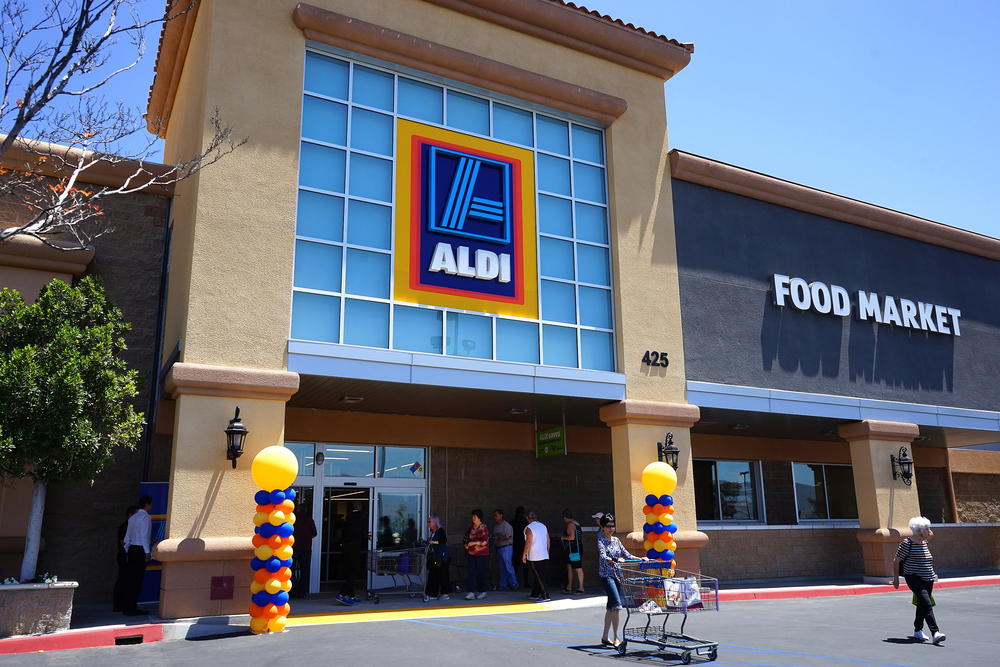 SIMI VALLEY - JUN 16: Aldi Store grand opening on June 16, 2016 in Simi Valley, California. Aldi is a low price grocery outlet that is rapidly expanding in the USA.