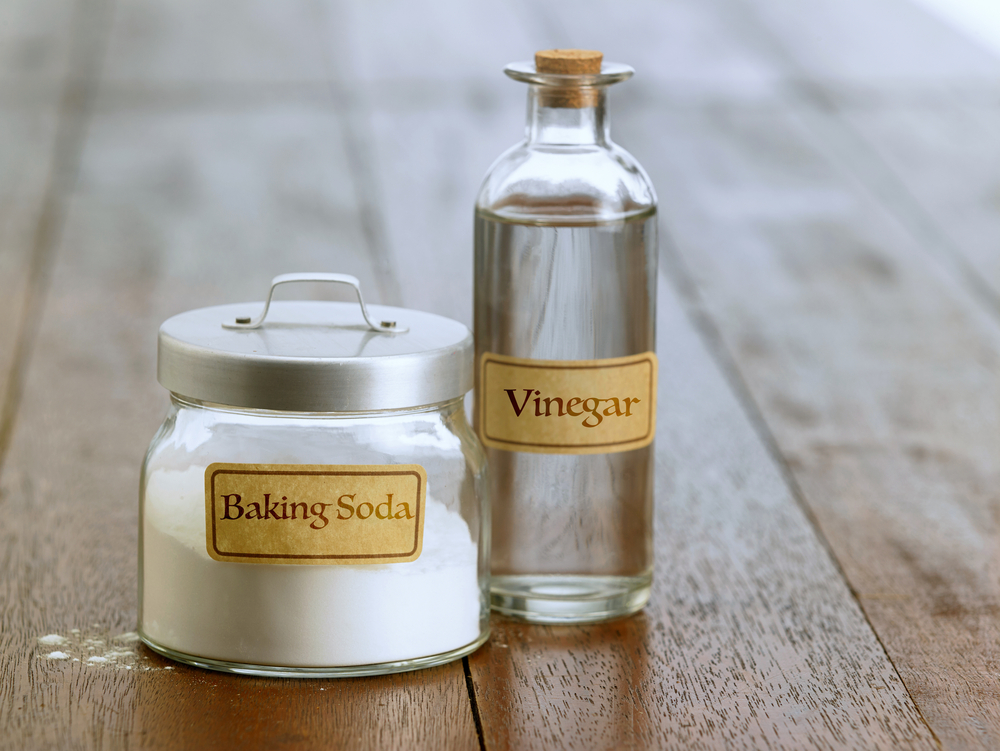 baking soda with white vinegar
