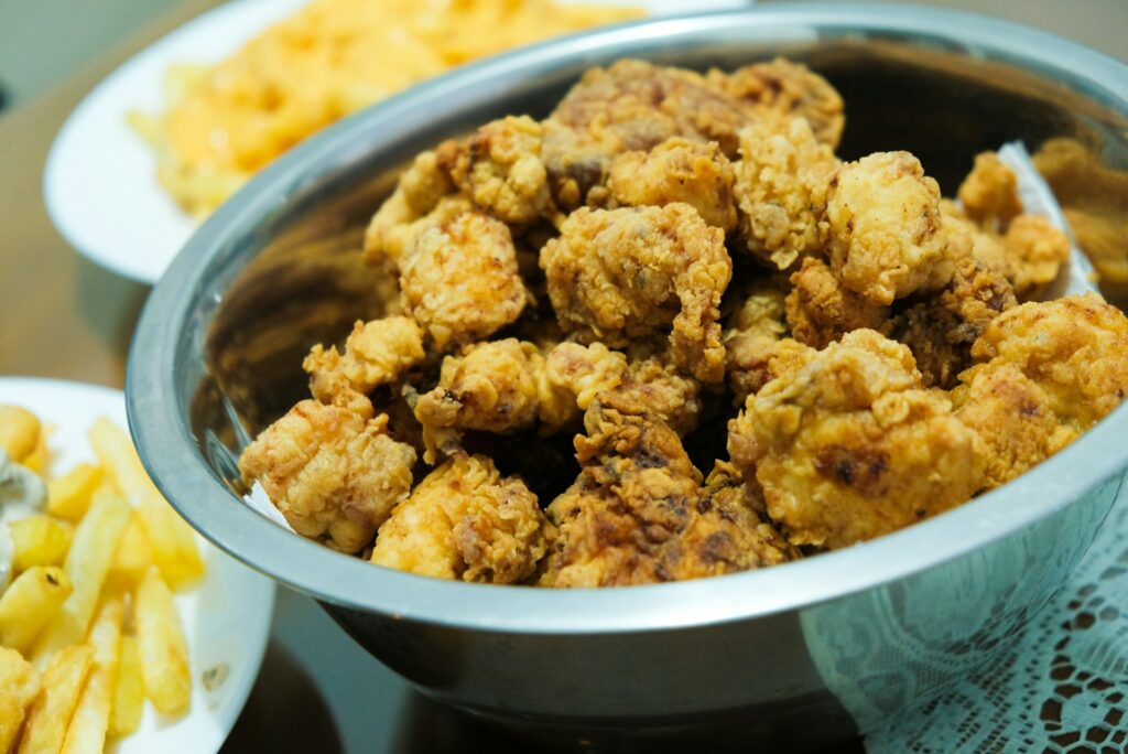 fried food on white ceramic bowl
