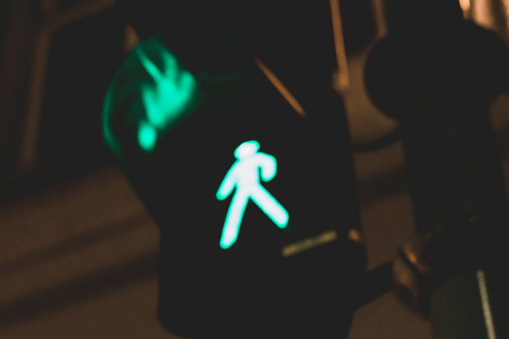 traffic light walking sign close-up photography

