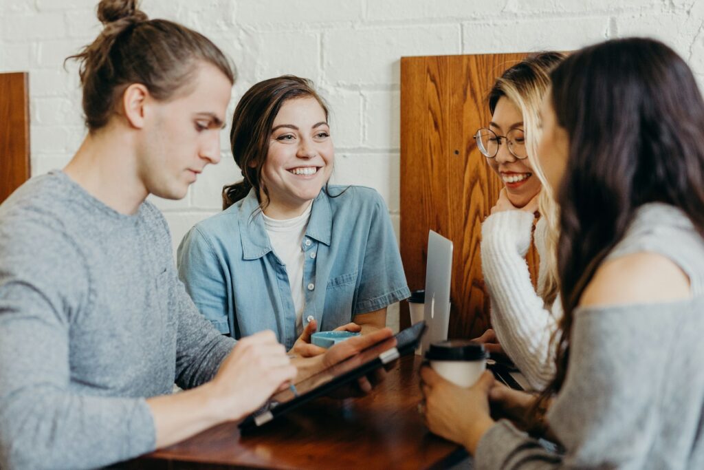 A group of friends at a coffee shop
