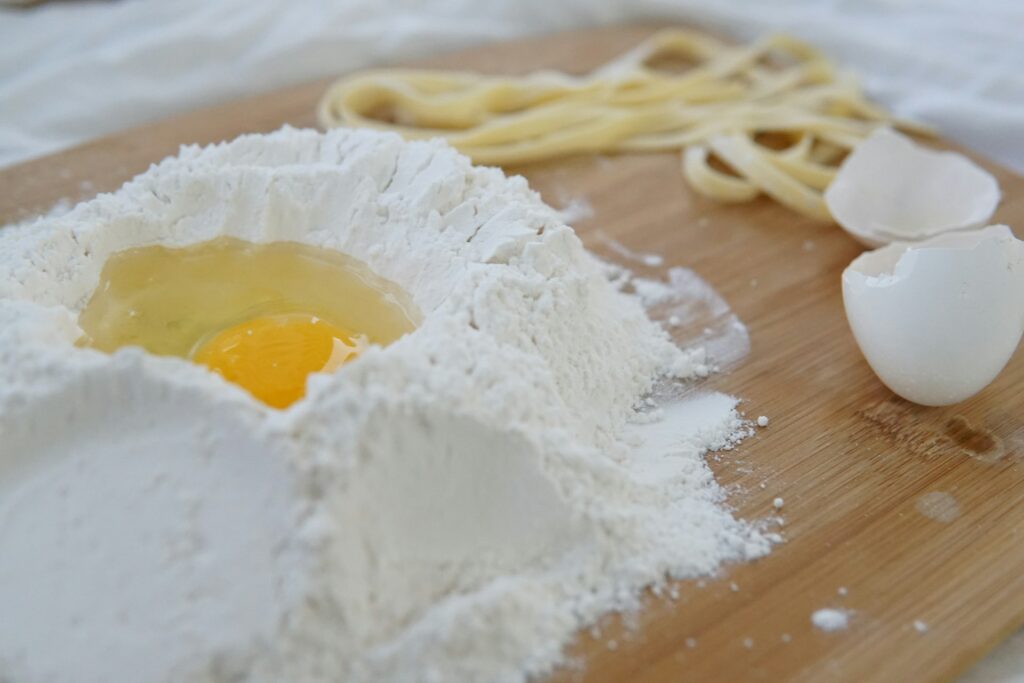 flour with egg
