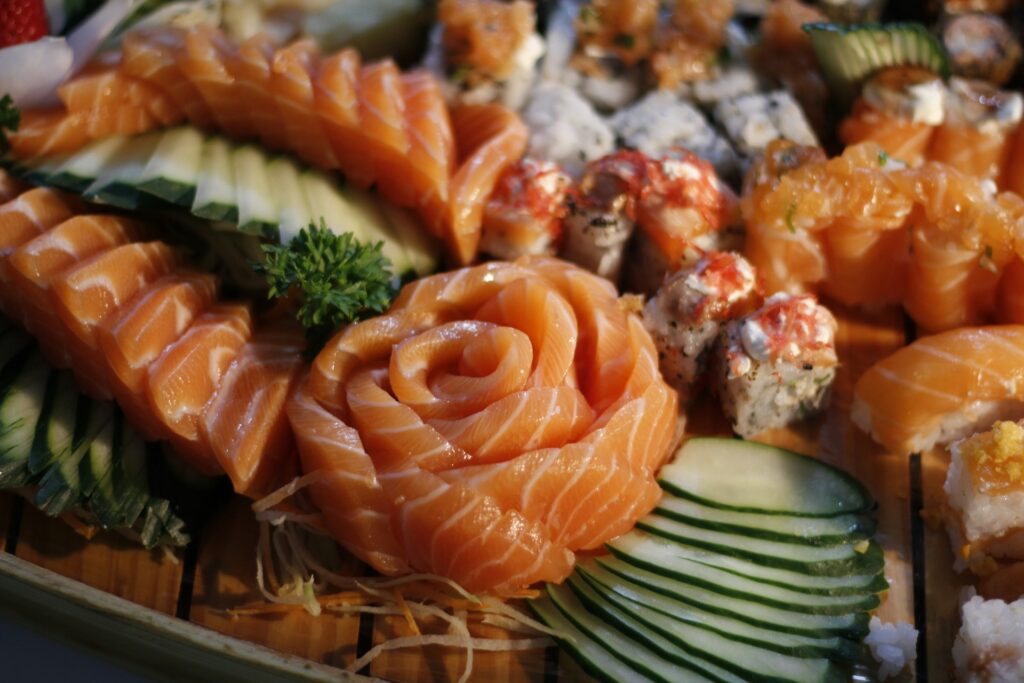 sushis and vegetables
