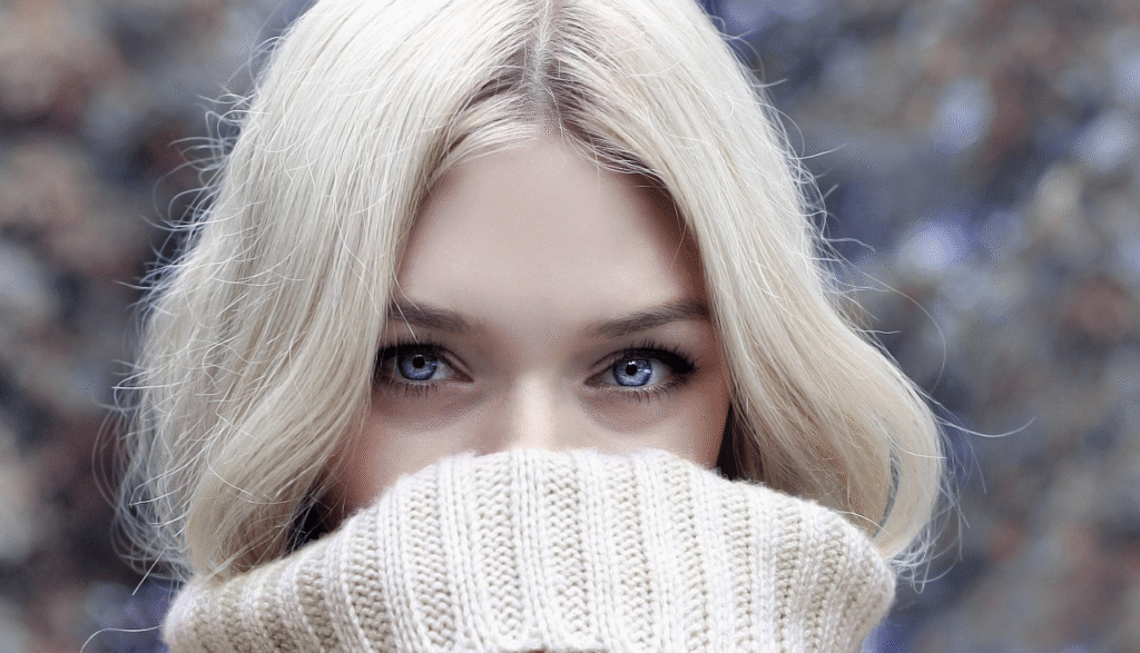 blue eye blonde woman 