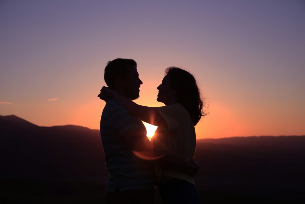 silhouette of hugging couple
